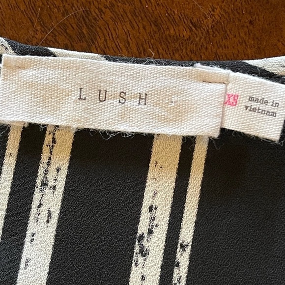 Lush‎ Black And White Striped Cold Shoulder Blouse Size XS - Picture 10 of 11